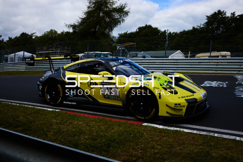 Porsche 911 GT3 R #17 von Dunlop Motorsport auf dem Nürburgring