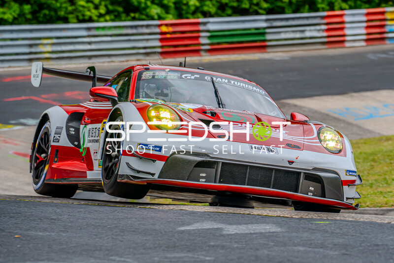 Porsche 911 GT3 R #91 von Reiter Engineering auf der Nordschleife