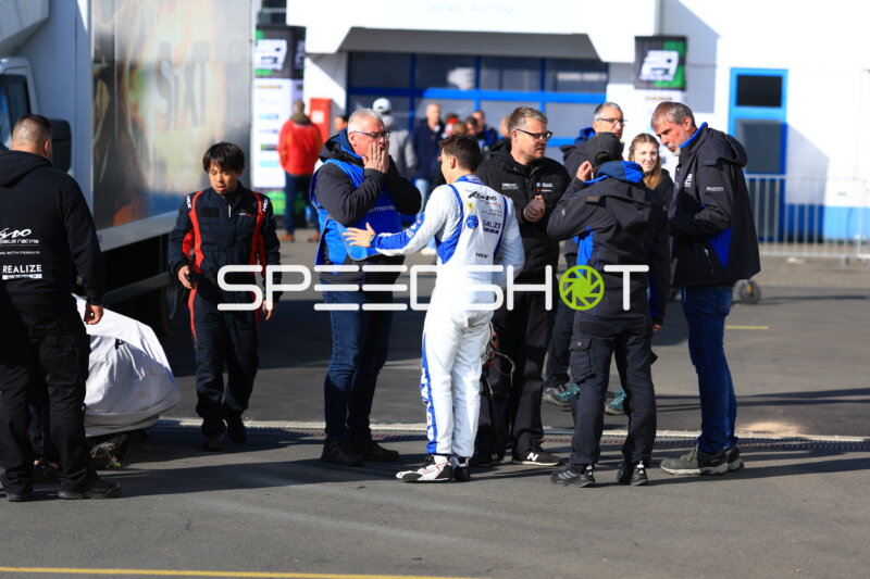 REALIZE KONDO RACING im Fahrerlager am Nürburgring