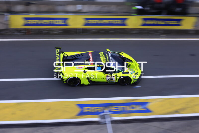 Lamborghini #786 von Renazzo Motorsport in der Boxengasse
