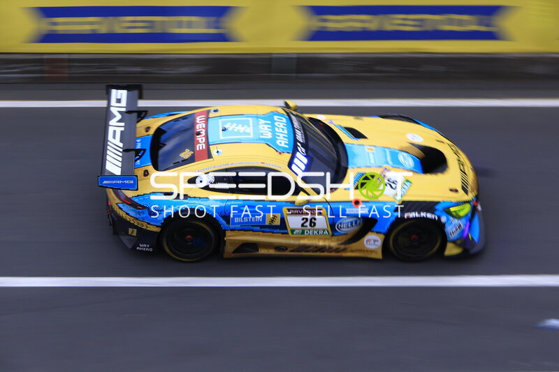 Mercedes-AMG GT3 #26 von PROsport Racing in der Boxengasse