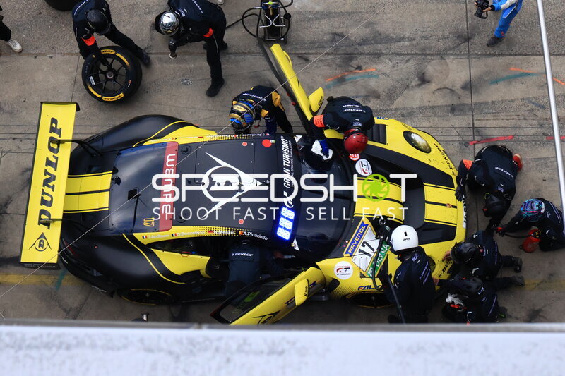 Dunlop Motorsport #17 beim Boxenstopp am Nürburgring