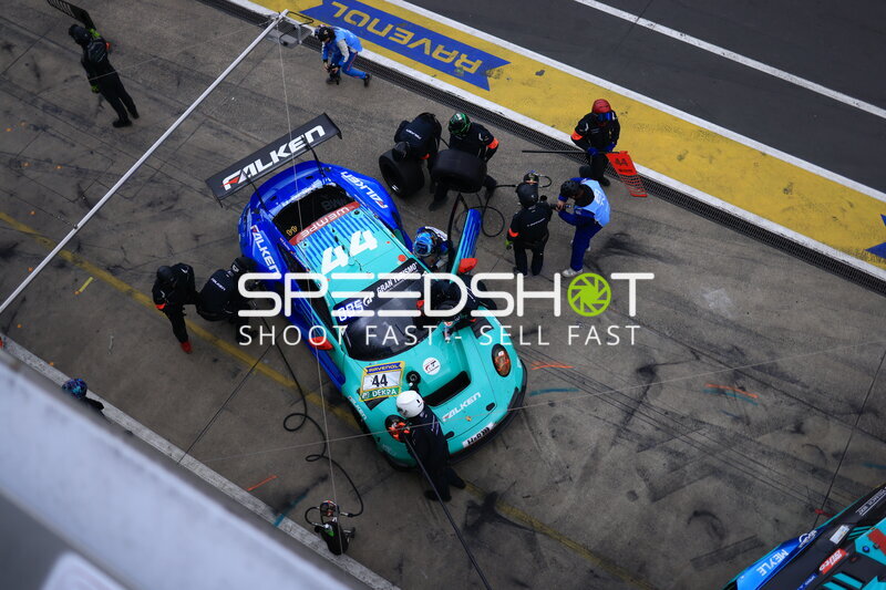 Falken Motorsports #44 beim Boxenstopp am Nürburgring