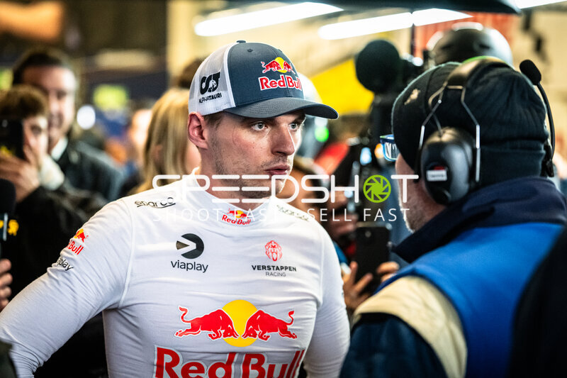 Max Verstappen gibt Interview im Fahrerlager am Nürburgring
