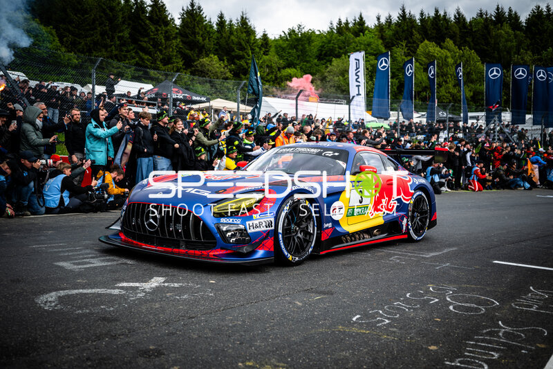 Mercedes-AMG GT3 #3 von Verstappen Racing in der Startaufstellung