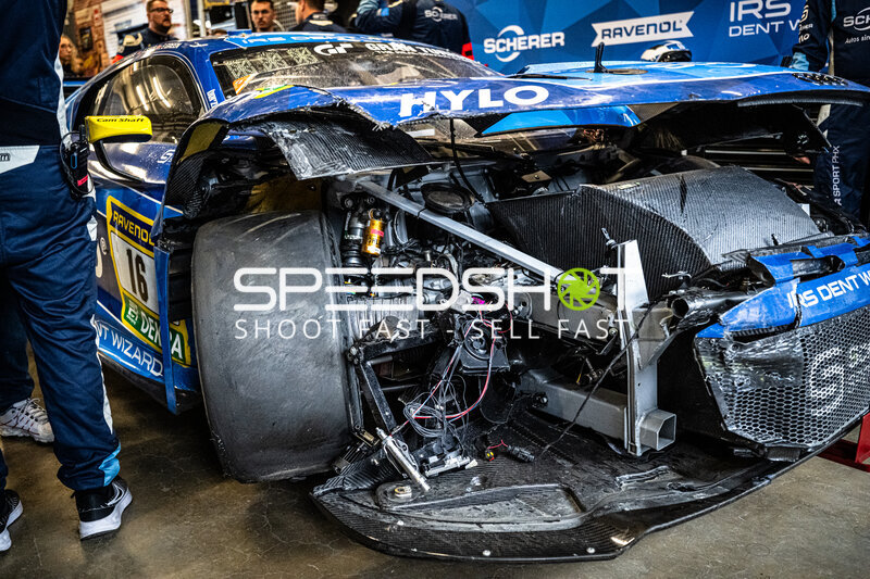 Schwerer Unfallschaden: #16 Scherer Sport PHX in der Box