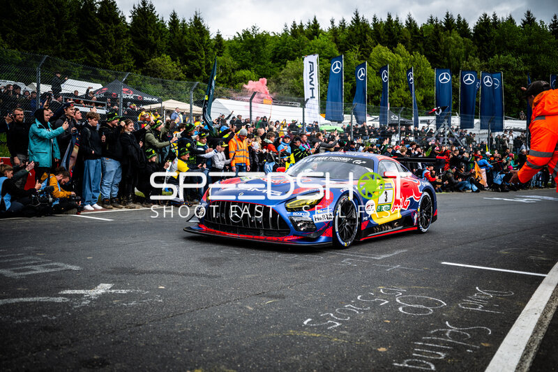 Mercedes-AMG GT3 #3 von Verstappen Racing in der Startaufstellung am Nürburgring