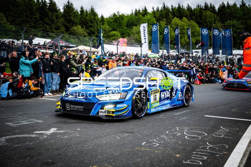 Audi R8 LMS GT3 #16 von Scherer Sport PHX in der Startaufstellung