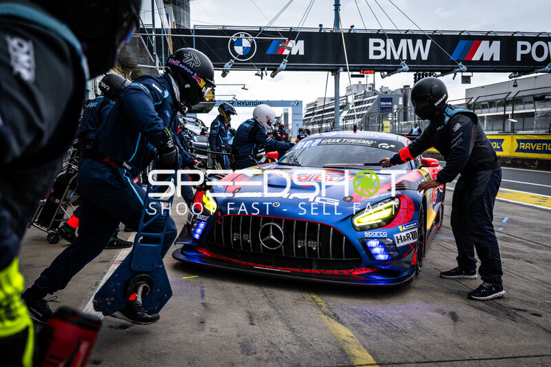 Mercedes-AMG GT3 #3 von Verstappen Racing beim Boxenstopp am Nürburgring