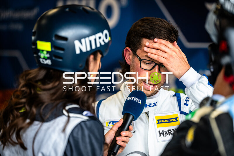Fahrer im Interview beim 24h Nürburgring 2026