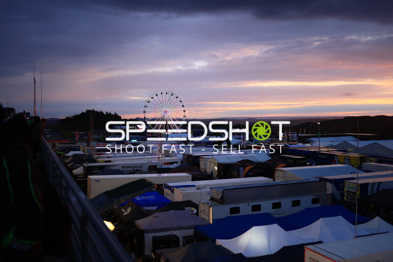 Sonnenuntergang über dem Fahrerlager am Nürburgring