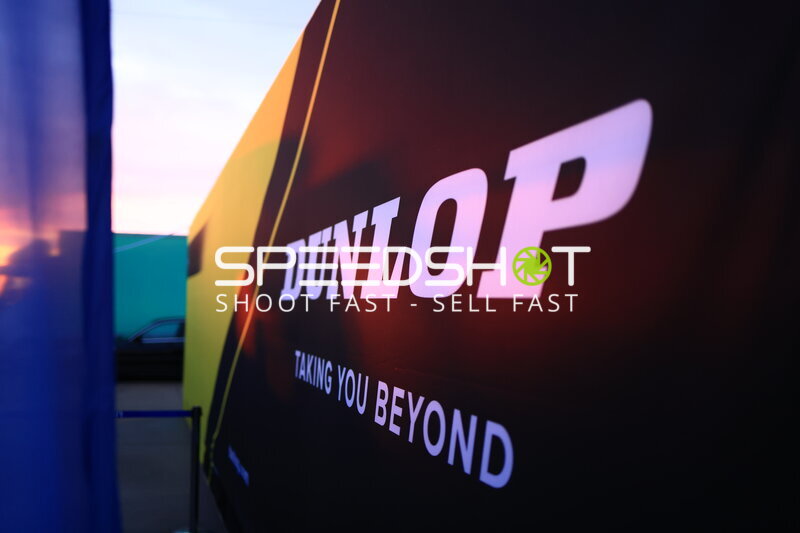 Dunlop-Banner im Fahrerlager beim 24h Nürburgring