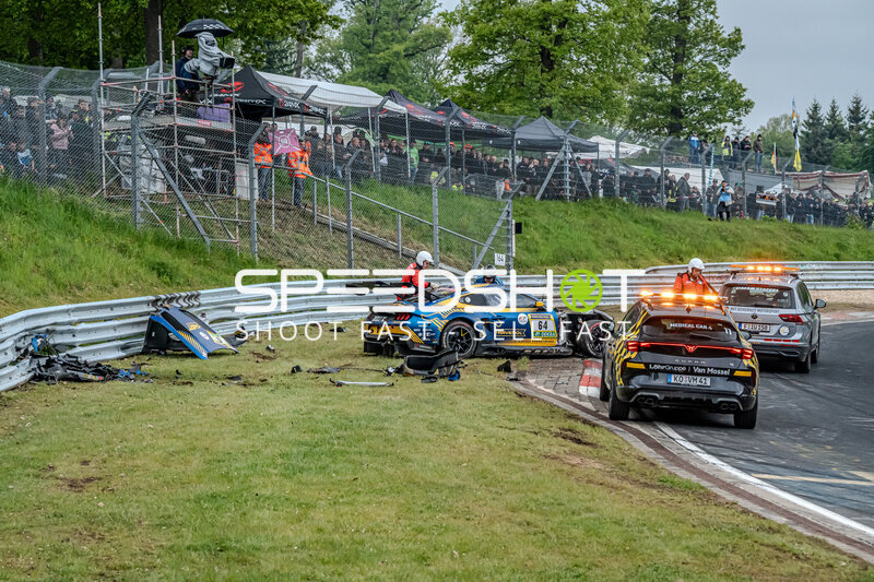Ford Mustang GT3 #64 von HRT Ford Racing nach Unfall am Nürburgring