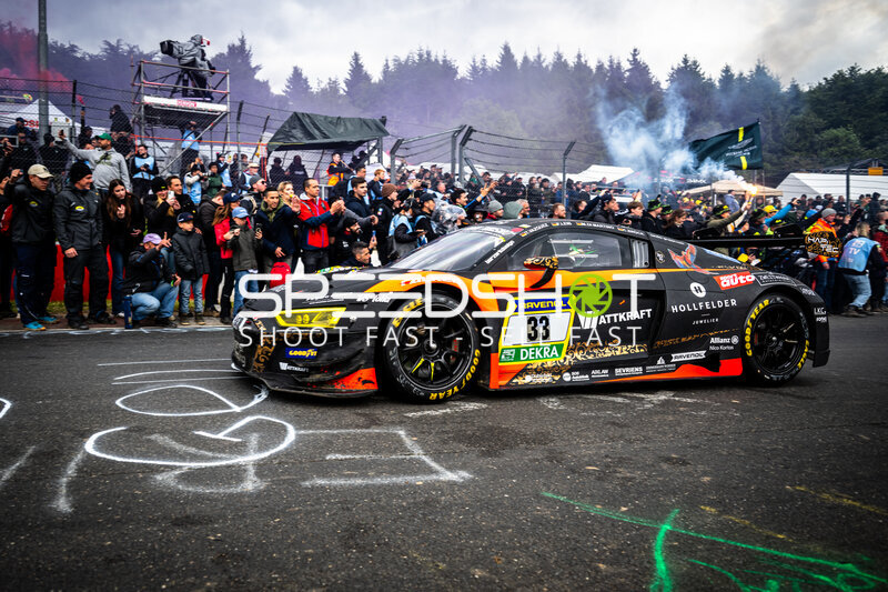 Audi R8 GT3 #33 von KKrämer Racing in der Startaufstellung am Nürburgring