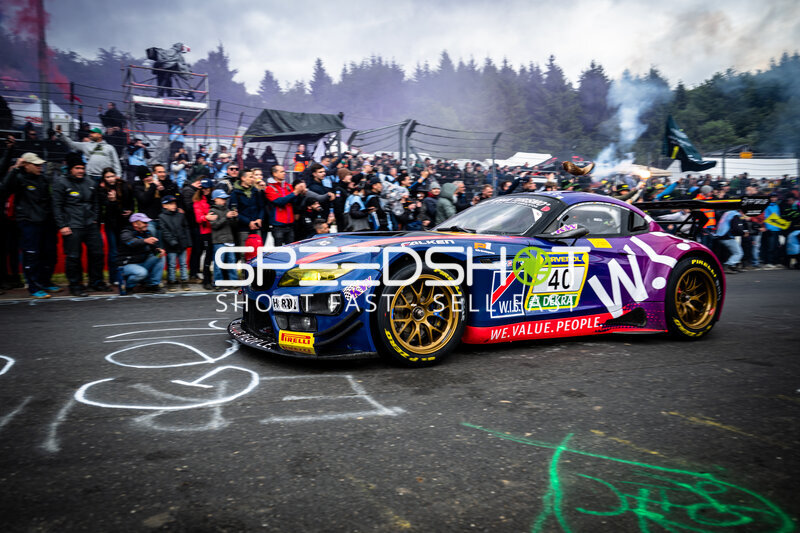 BMW #40 von W.I.S Racing Team in der Startaufstellung am Nürburgring