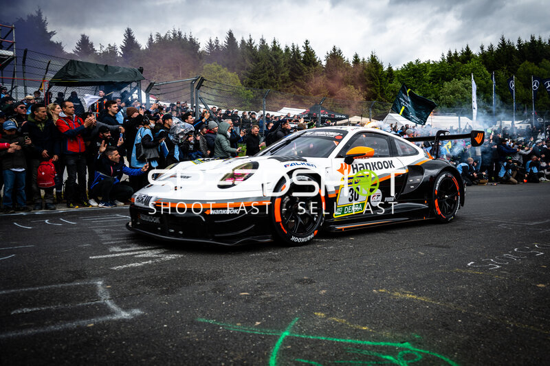 Porsche 911 GT3 R #30 von Hankook Competition in der Startaufstellung