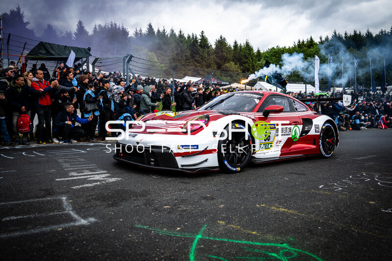 Porsche 911 GT3 R #86 von High Class Racing in der Startaufstellung