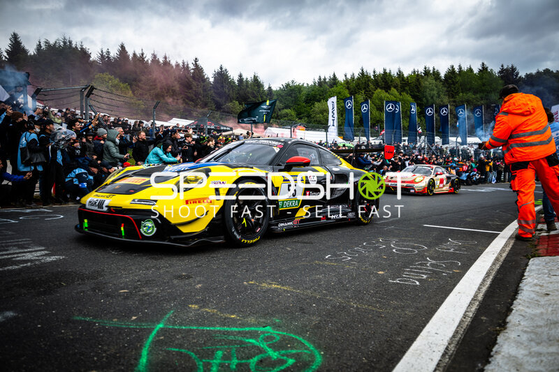 Porsche 911 GT3 #55 von Dinamic GT in der Startaufstellung am Nürburgring