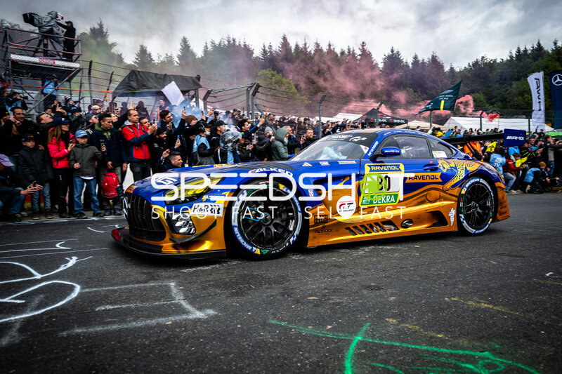Mercedes-AMG GT3 #80 von RAVENOL in der Startaufstellung am Nürburgring