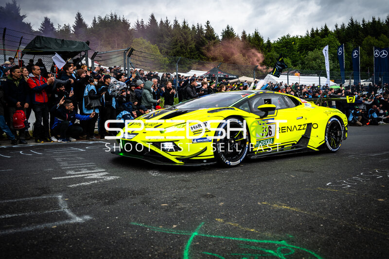 Lamborghini Huracán GT3 #786 von Renazzo Motorsport vor begeisterter Kulisse