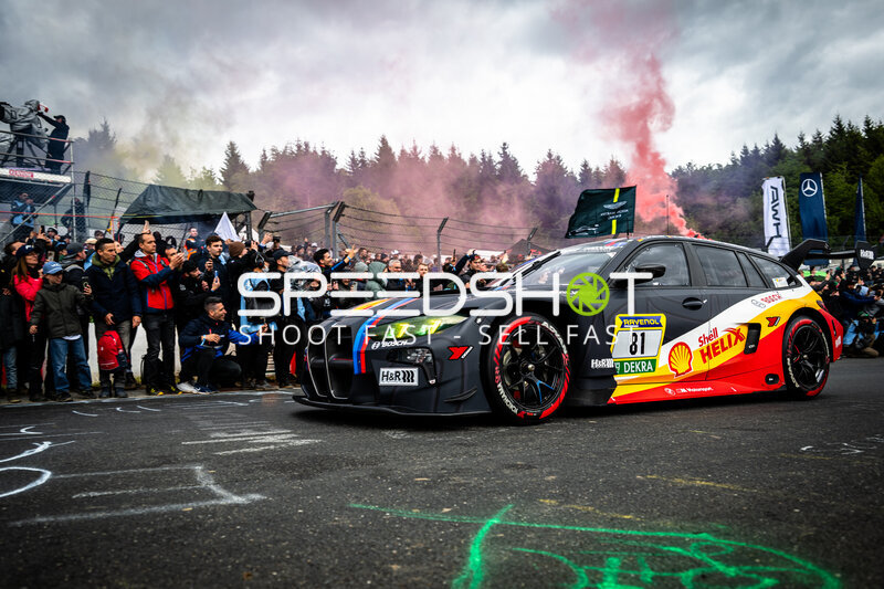 BMW M3 Touring #81 von Schubert Motorsport bei der Startaufstellung