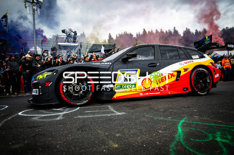 BMW M Motorsport #81 Shell Helix in der Startaufstellung am Nürburgring