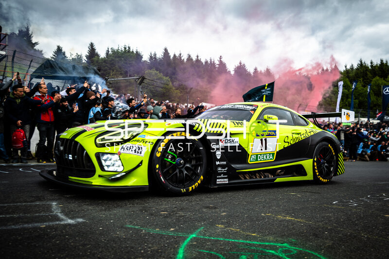 Mercedes-AMG GT3 #11 von SR Motorsport by Schnitzelalm in der Startaufstellung