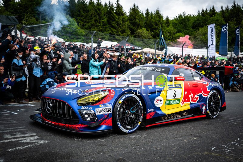 Mercedes-AMG GT3 #3 von Verstappen Racing in der Startaufstellung