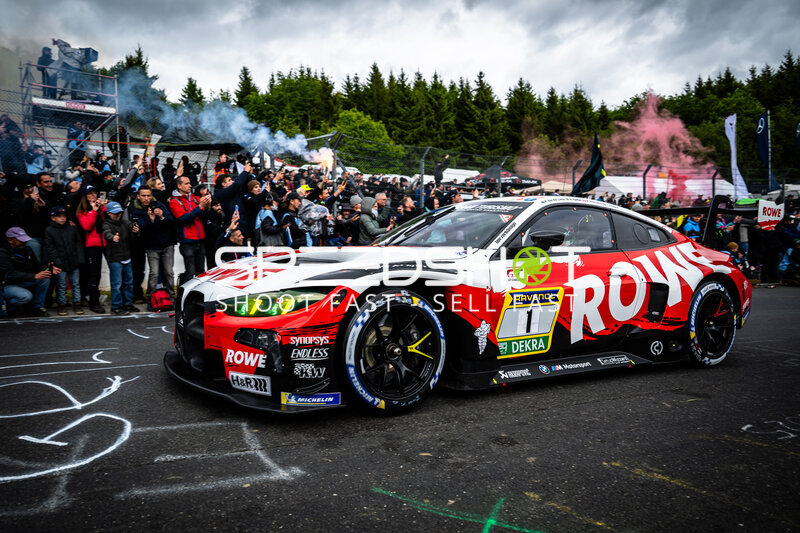 BMW M4 GT3 #1 von ROWE RACING in der Startaufstellung am Nürburgring