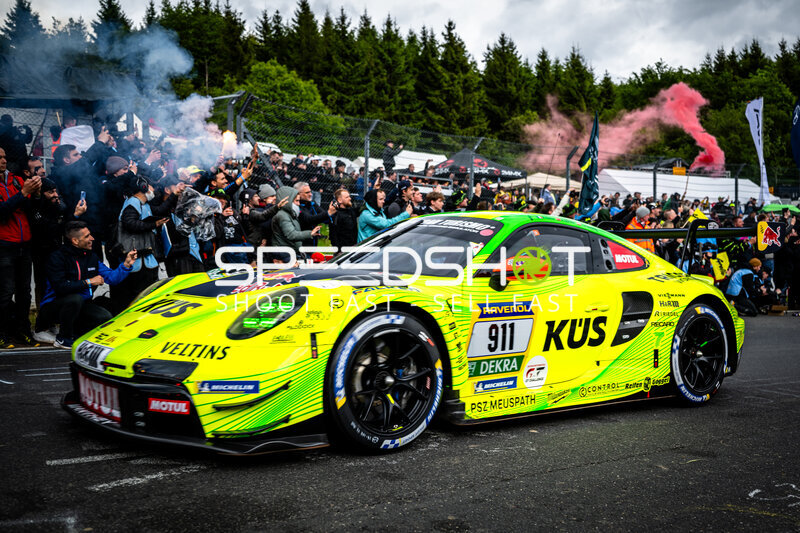 Porsche 911 GT3 R #911 von Manthey bei der Startaufstellung am Nürburgring