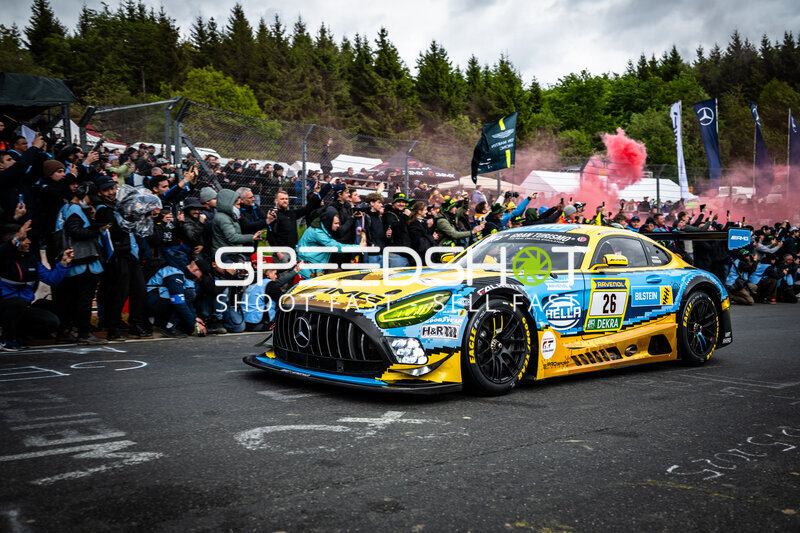 Mercedes-AMG GT3 #26 von PROsport Racing in der Startaufstellung