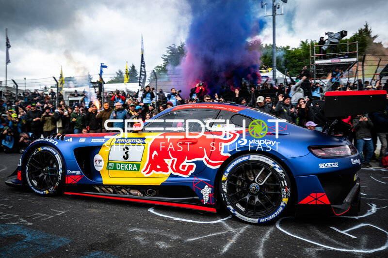 Mercedes-AMG GT3 #3 von Verstappen Racing in der Startaufstellung