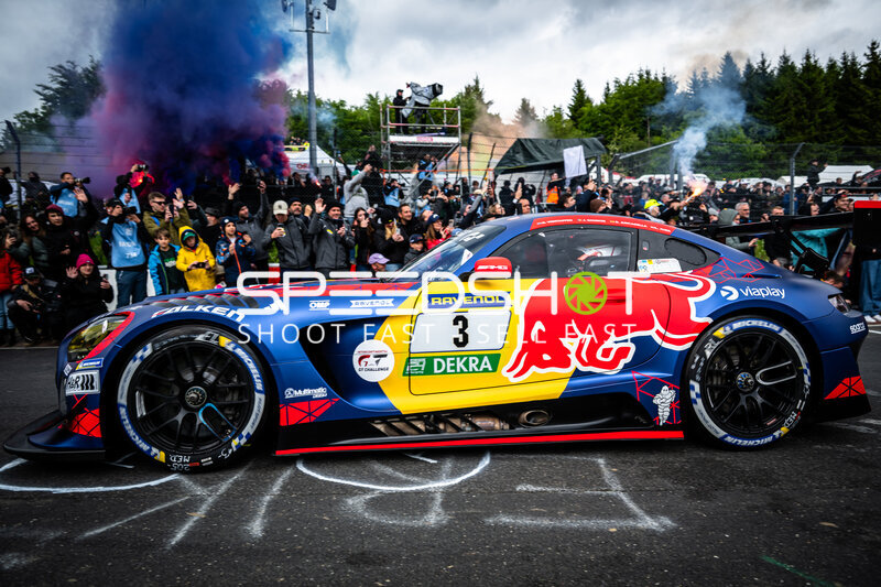 Mercedes-AMG GT3 #3 von Verstappen Racing in der Startaufstellung