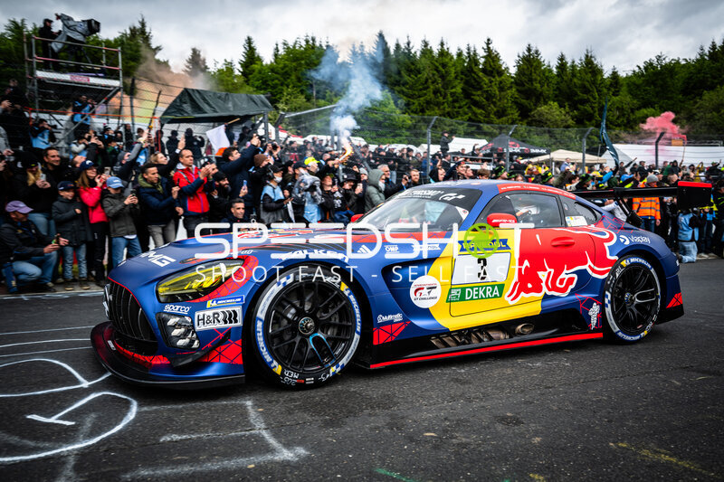 Mercedes-AMG GT3 #3 von Verstappen Racing in der Startaufstellung