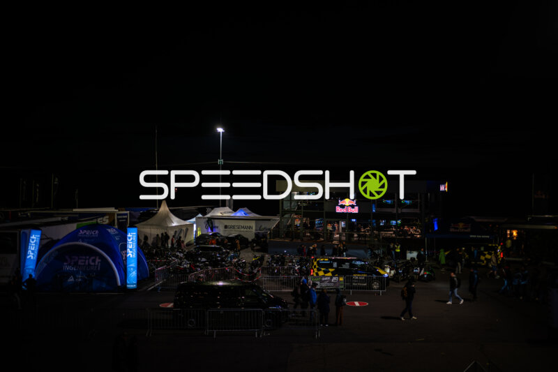 Nachtaufnahme Fahrerlager beim 24h Nürburgring