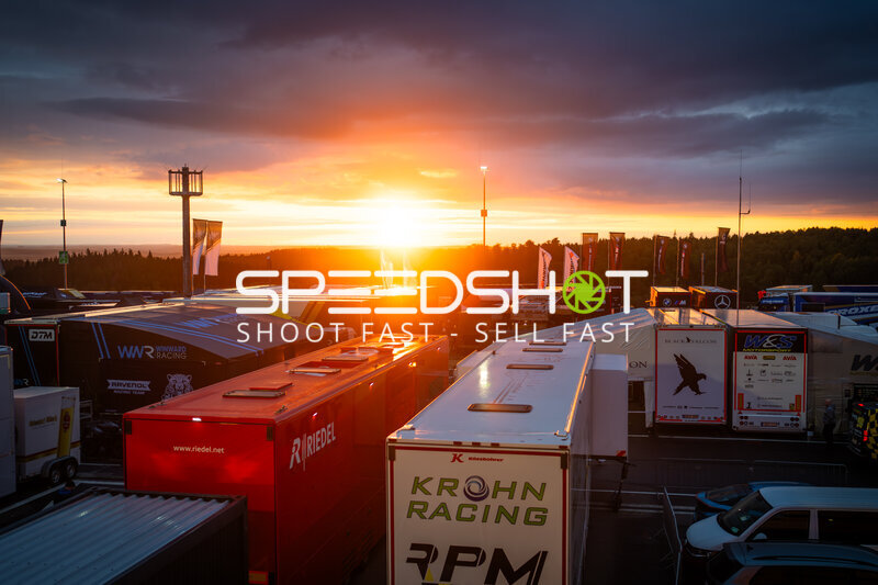 Sonnenuntergang über dem Fahrerlager am Nürburgring