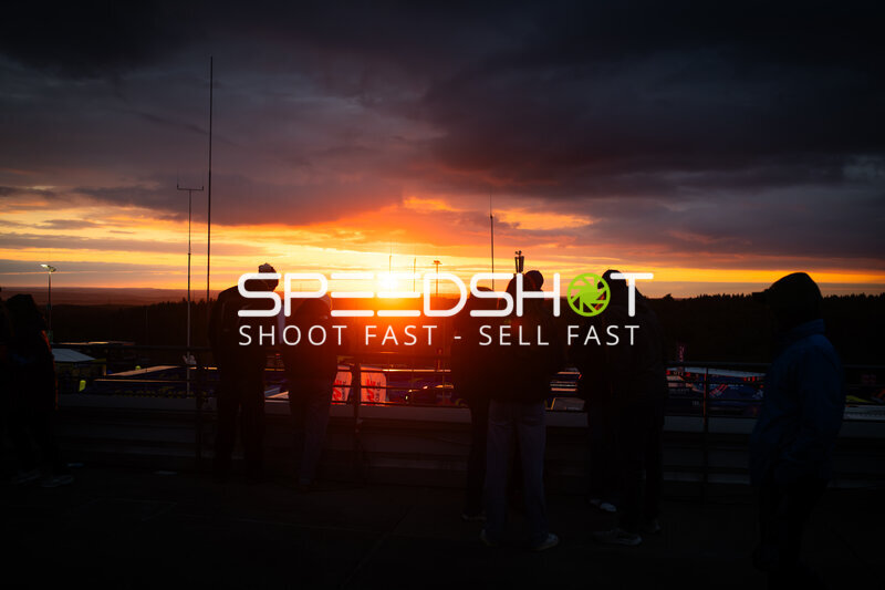 Sonnenuntergang über dem Nürburgring beim 24h-Rennen