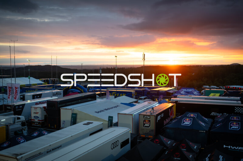 Sonnenuntergang über dem Fahrerlager beim 24h Nürburgring 2026