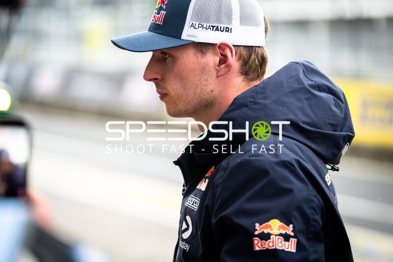 Max Verstappen im Fahrerlager am Nürburgring