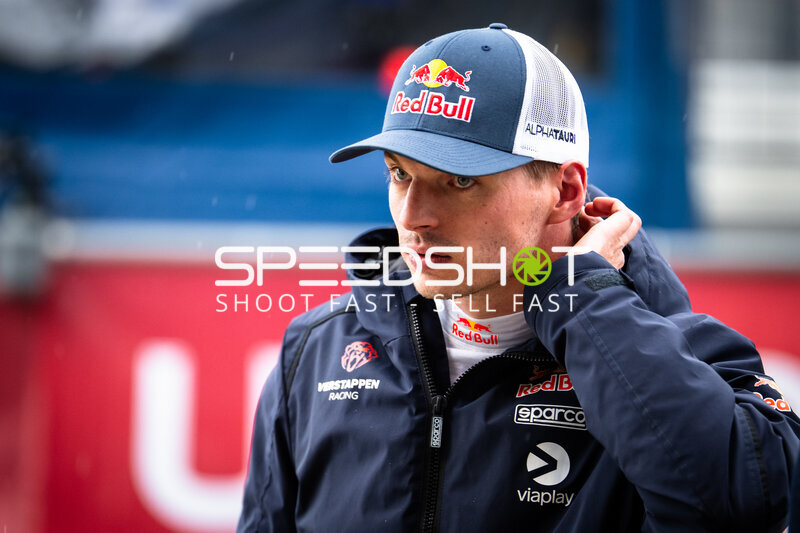 Max Verstappen im Fahrerlager beim 24h Nürburgring 2026