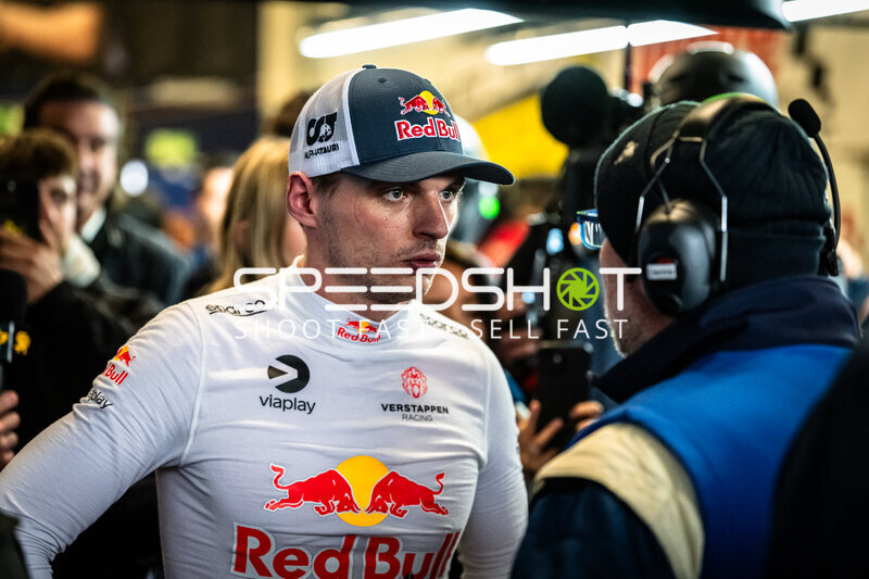 Max Verstappen gibt Interview im Fahrerlager am Nürburgring