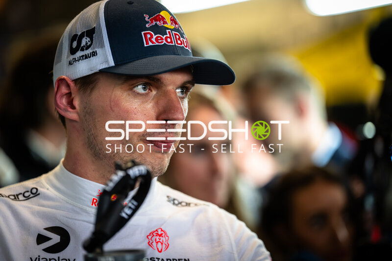 Max Verstappen beim 24h Nürburgring 2026 im Fahrerlager