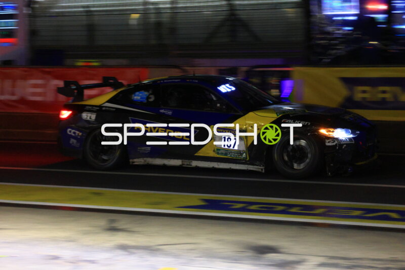BMW M2 #187 von FK Performance Motorsport in der Nachtboxengasse