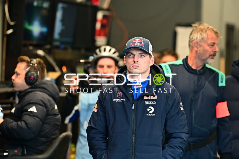 Max Verstappen im Fahrerlager beim 24h Nürburgring 2026
