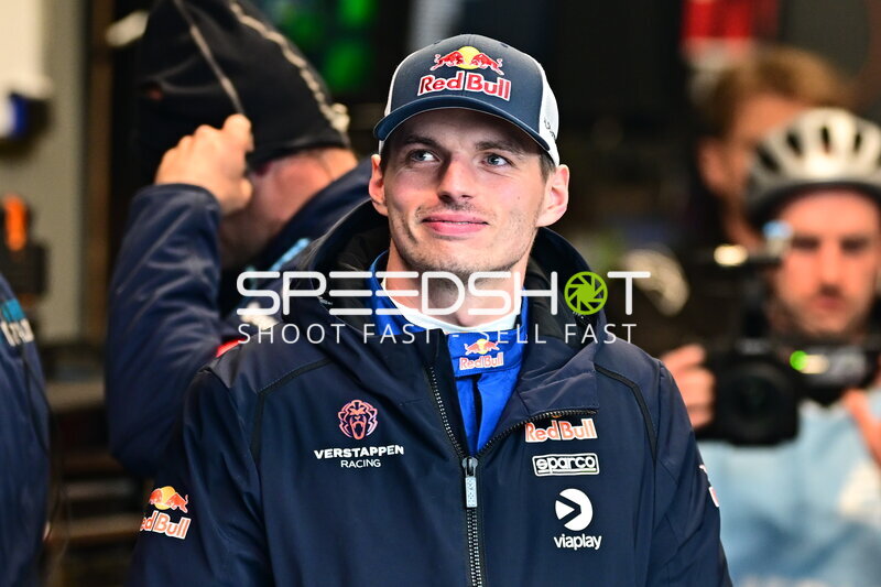 Max Verstappen im Fahrerlager beim 24h Nürburgring 2026