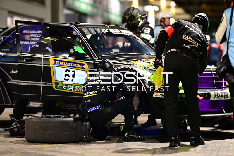 Nacht-Boxenstopp: #61 von HWA Engineering Speed am Nürburgring