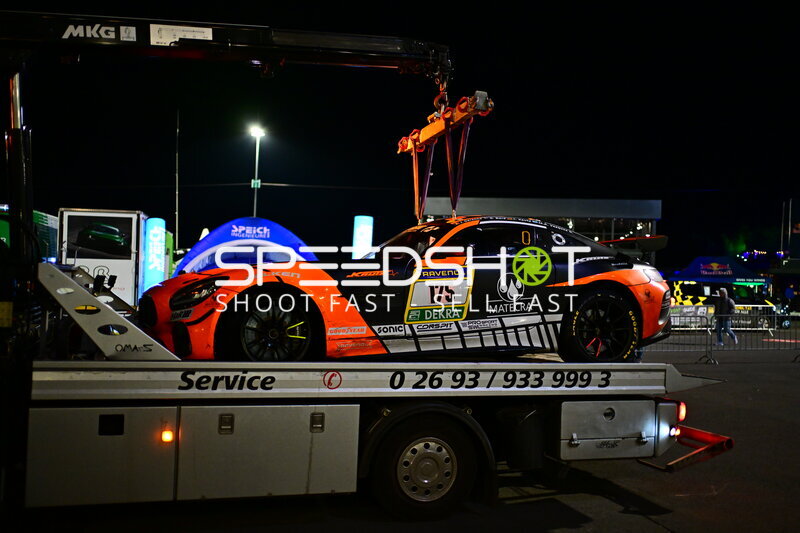 Mercedes-AMG GT3 #175 von PROsport Racing auf dem Abschleppwagen