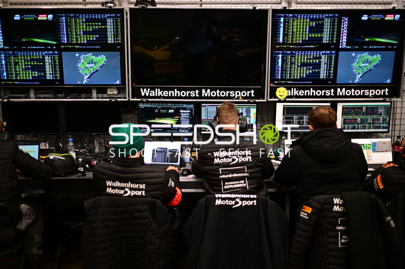 Walkenhorst Motorsport Kommandostand beim 24h Nürburgring 2026