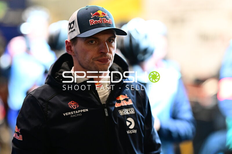 Max Verstappen im Fahrerlager beim 24h Nürburgring 2026