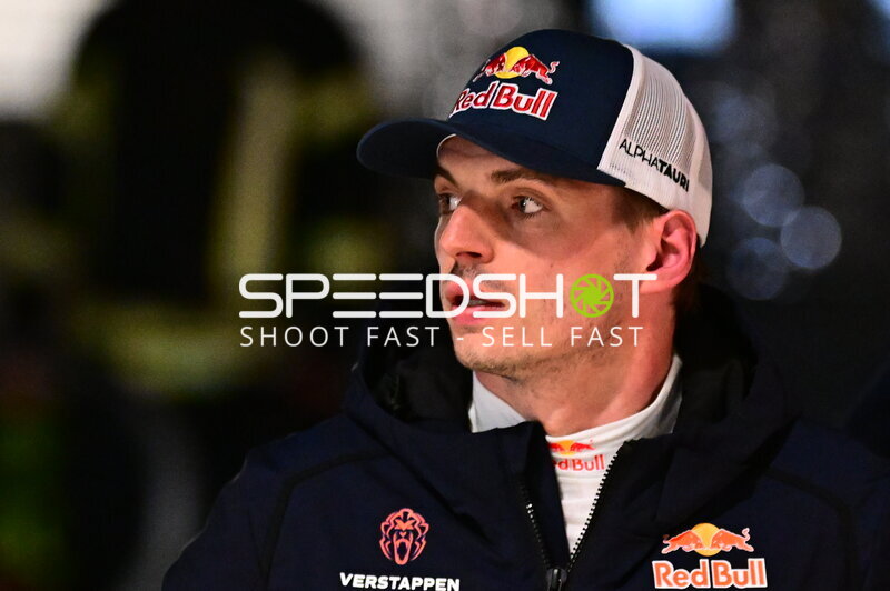 Max Verstappen im Fahrerlager beim 24h Nürburgring 2026